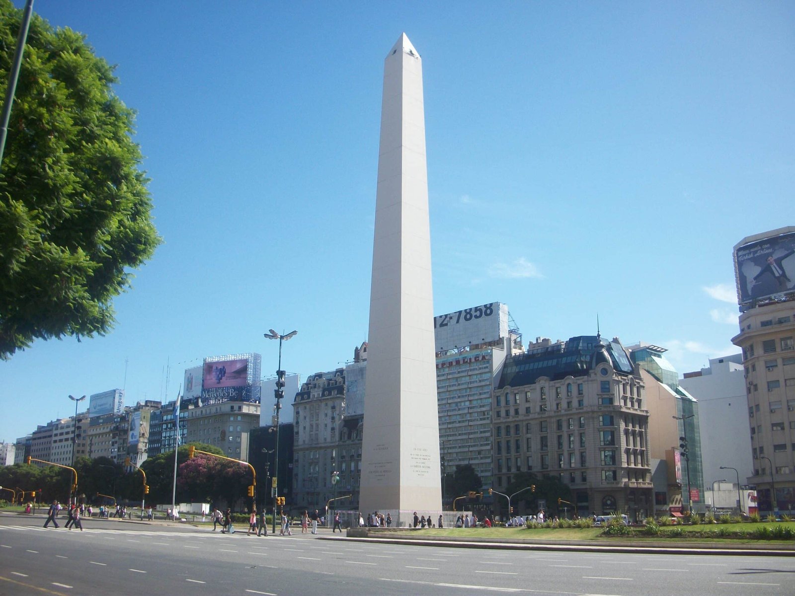 Avenida 9 de Julio Buenos Aires Argentina wide boulevard landmark